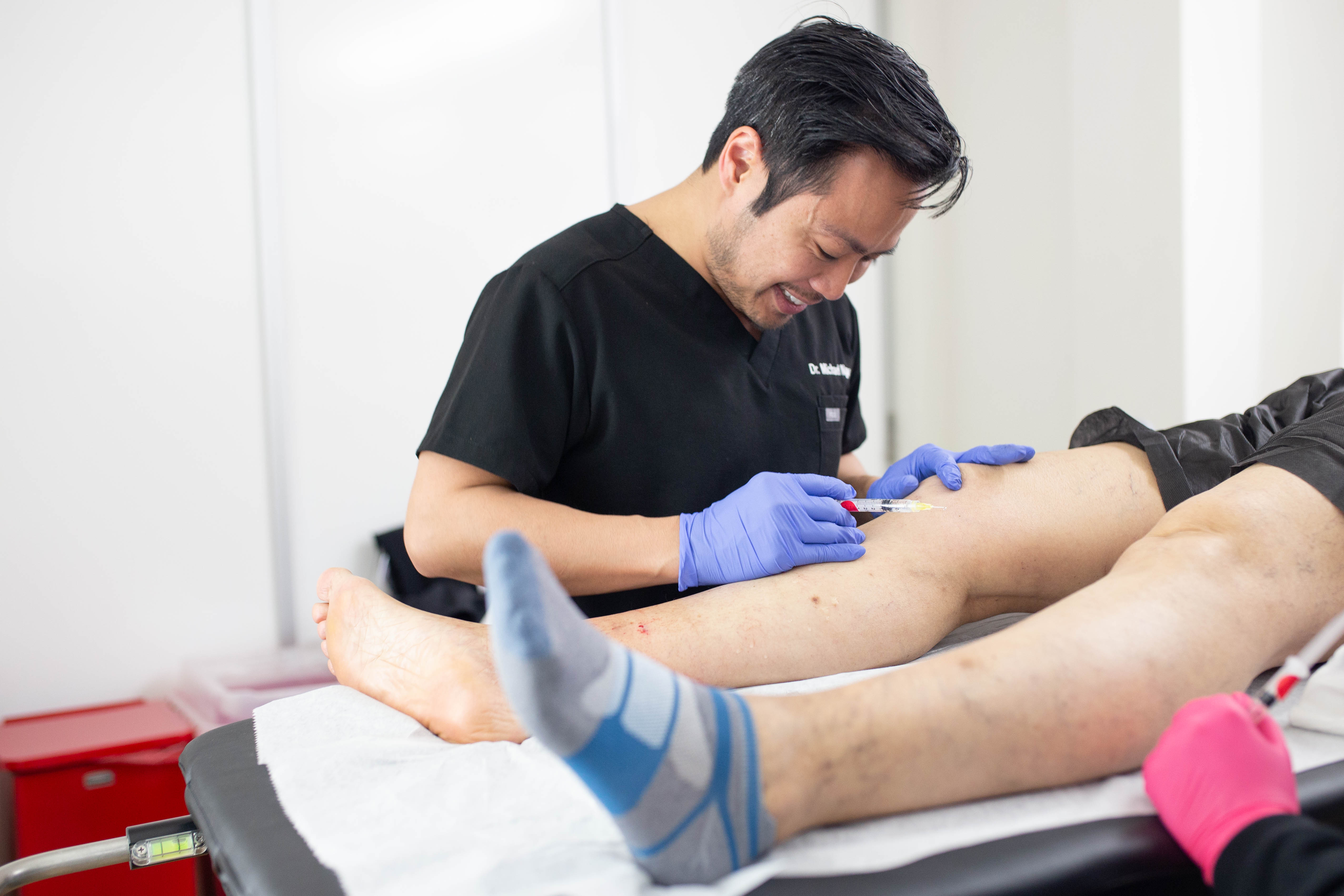 Our vein clinic in California wants to help you avoid severe venous disease complications. In this article, the vein specialists in our vein clinic in California help identify venous disease at an early stage.